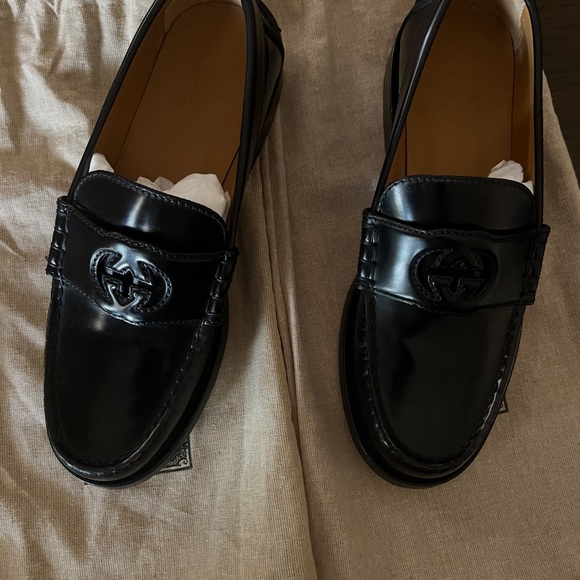 Gucci Black Leather Loafers with Logo Detail - Picture 1 of 16